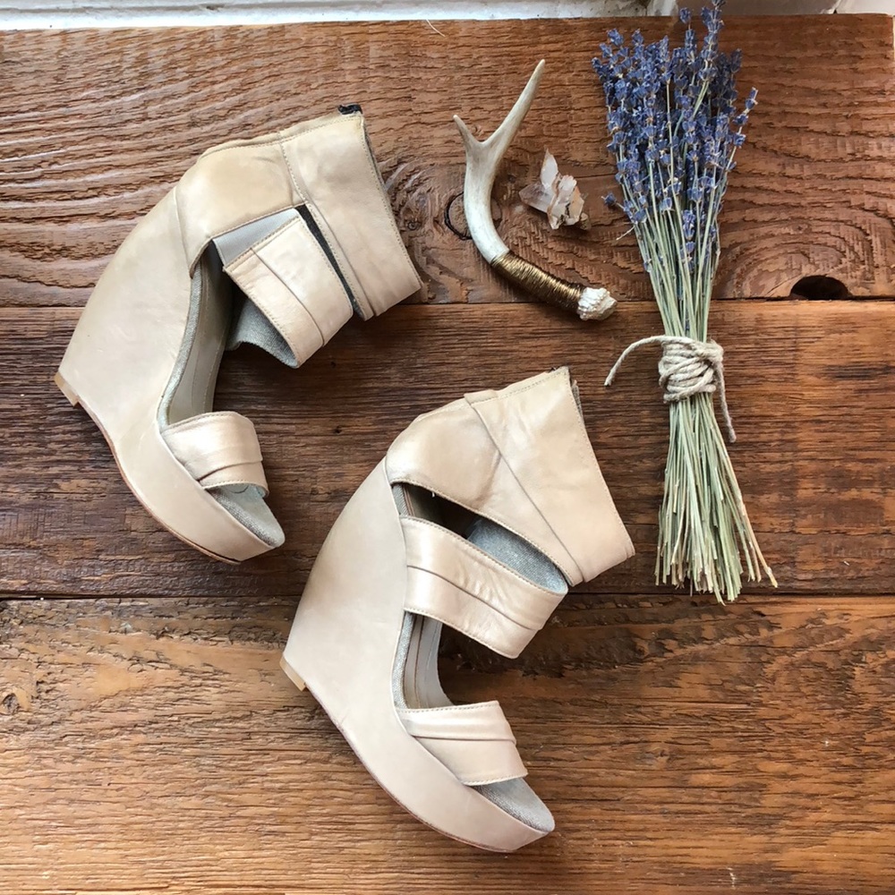 Nude Wedge